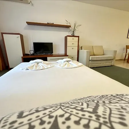 Apartment Menada *