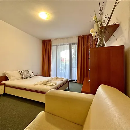 Apartment Menada *