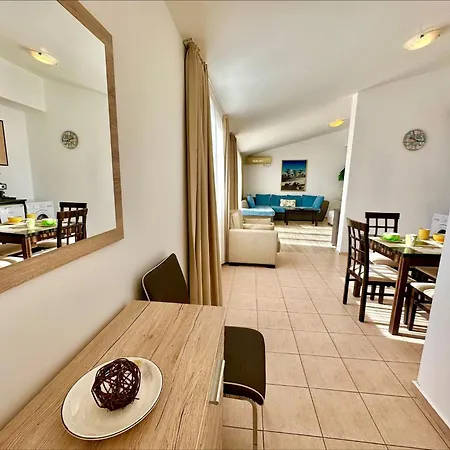 Menada Apartman Aheloj