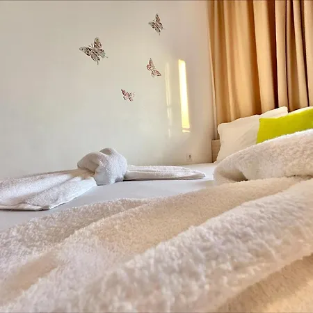 Apartment Menada *