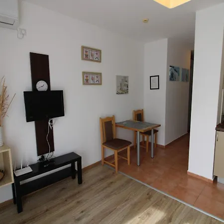 Apartment Menada *