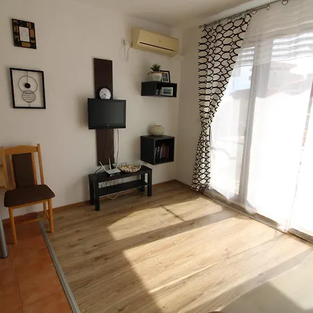 Menada Apartment *