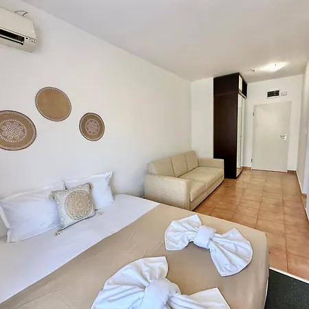 Menada Apartment *