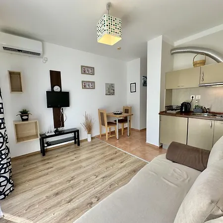 Menada Apartment *