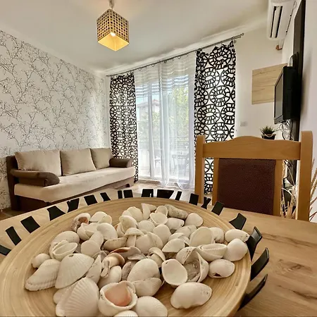 Apartment Menada *